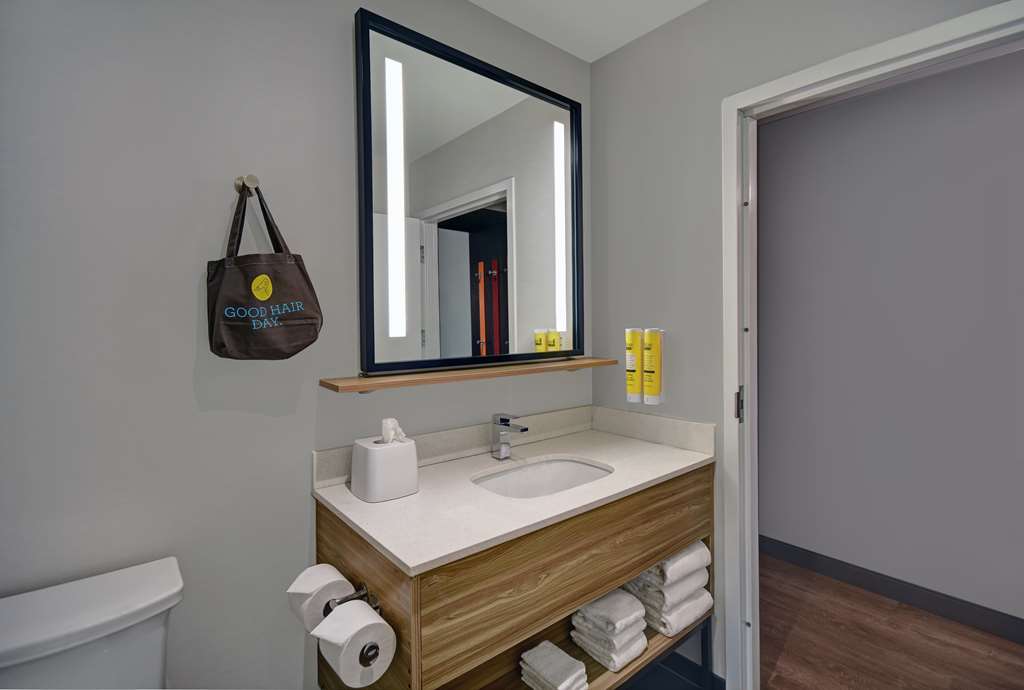 Tru by Hilton Troy Detroit Image