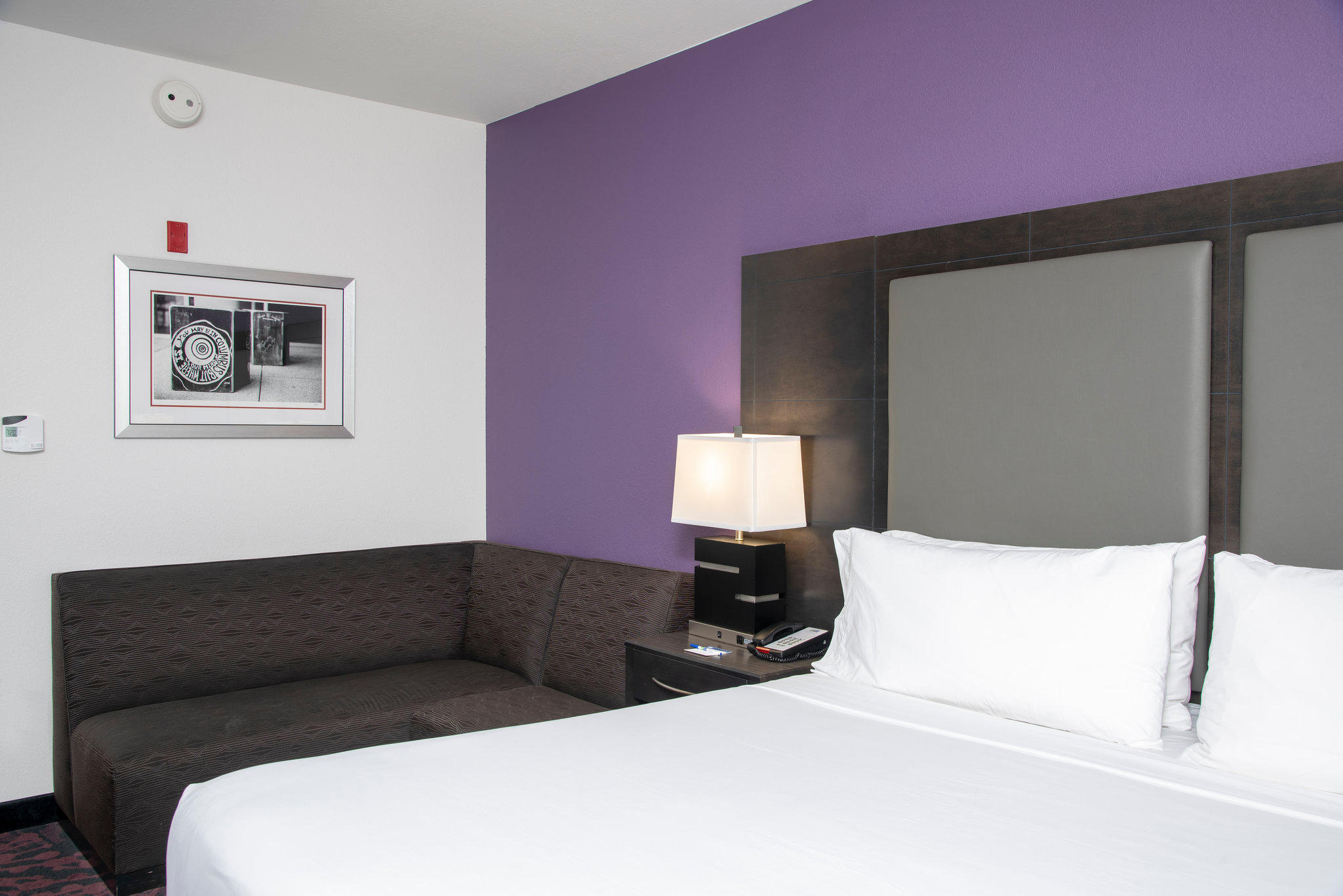 Holiday Inn Express & Suites Columbus - Polaris Parkway Photo