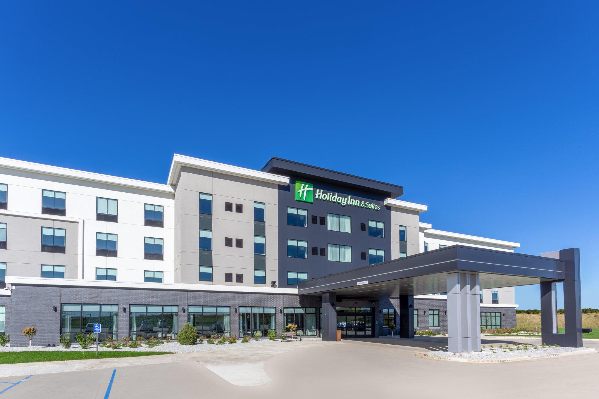 Holiday Inn & Suites Cedar Falls-Waterloo Event Ctr Photo