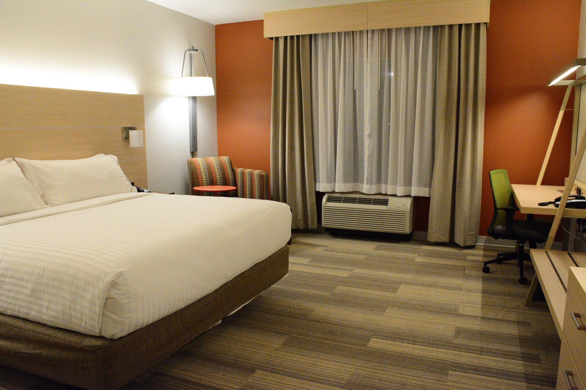 Holiday Inn Express & Suites Lexington Park-California Photo