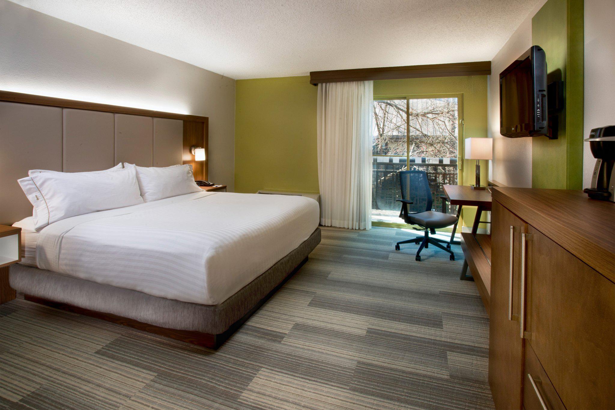 Holiday Inn Express Nashville Airport Photo