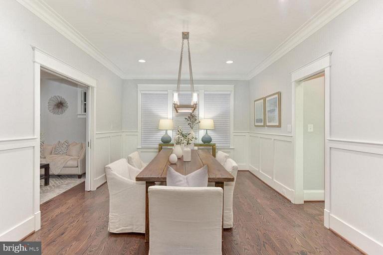 All white interiors can be difficult to maintain, but they look so chic. Our Window Shading is the perfect solution here - it's easy to clean and absolutely passes the vibe check.