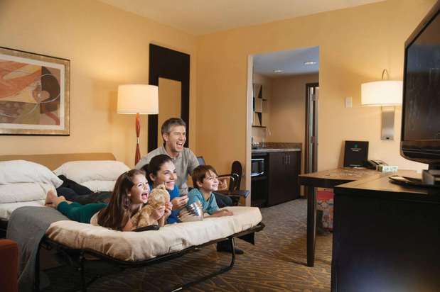 Images Embassy Suites by Hilton Detroit Troy Auburn Hills