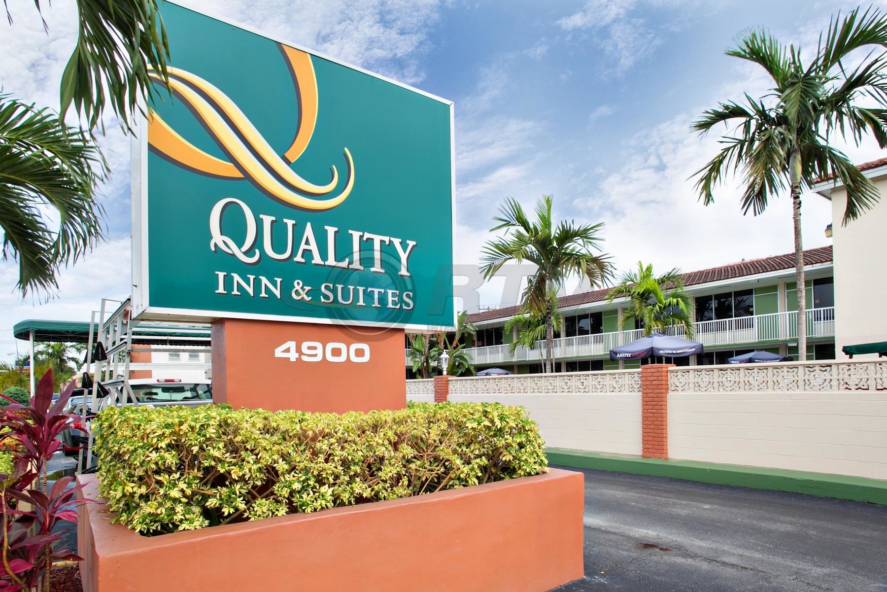 Quality Inn & Suites Hollywood Boulevard Port Everglades Cruise Port Hotel Photo