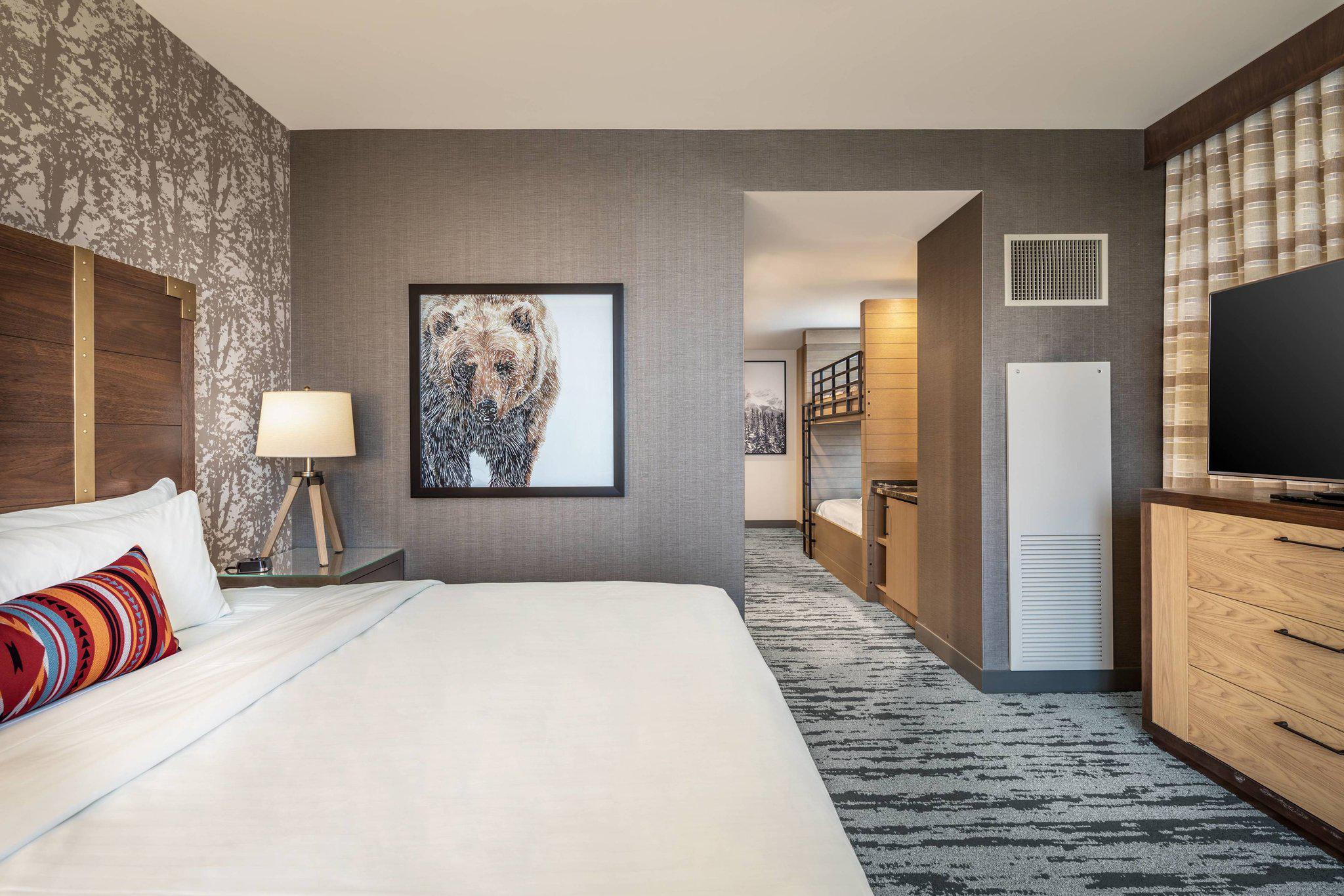 Gaylord Rockies Resort & Convention Center Photo