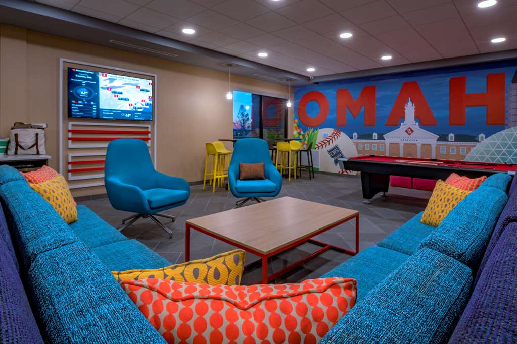 Tru by Hilton Omaha I-80 at 72nd Street Logo