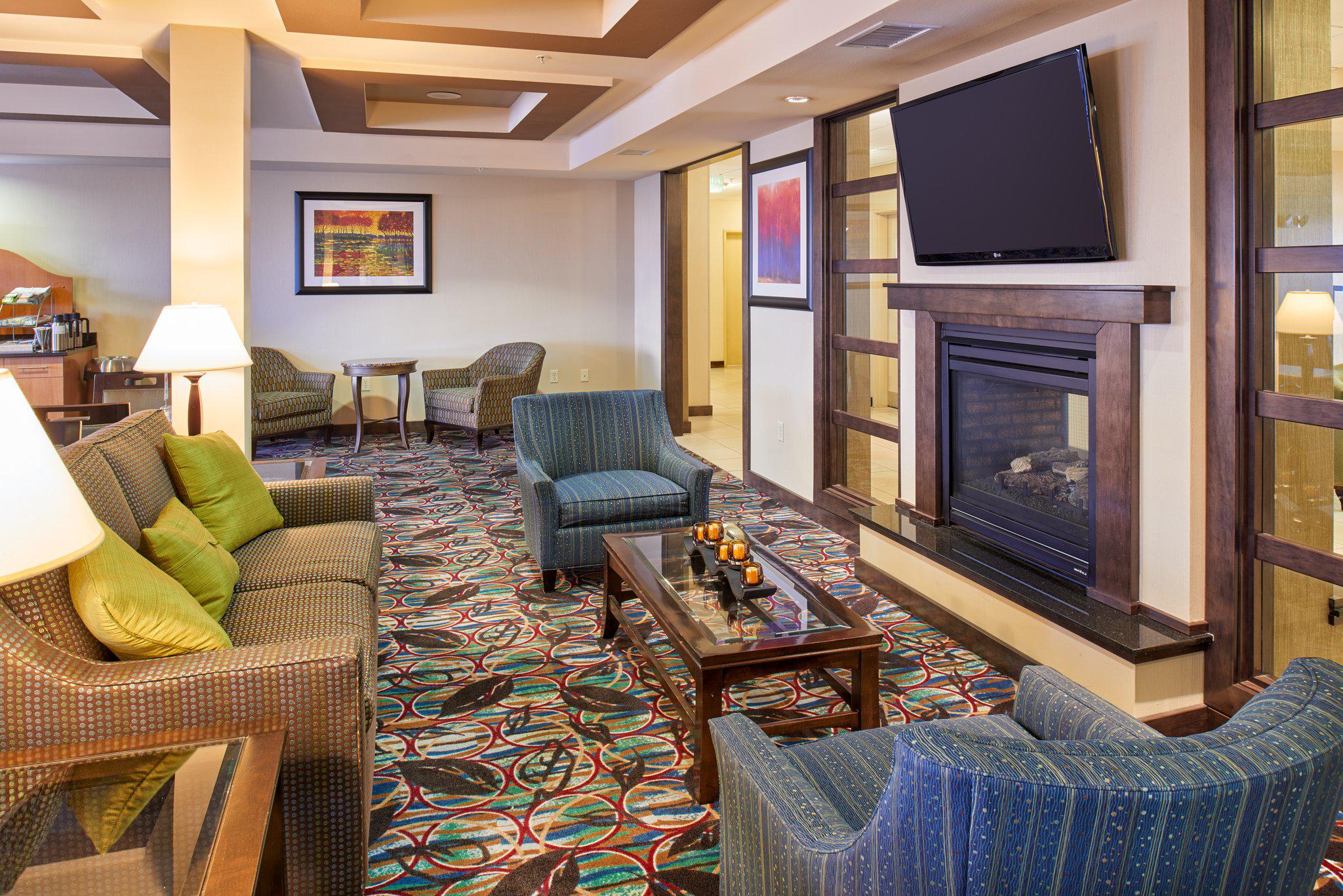 Holiday Inn Express & Suites El Paso Airport Photo