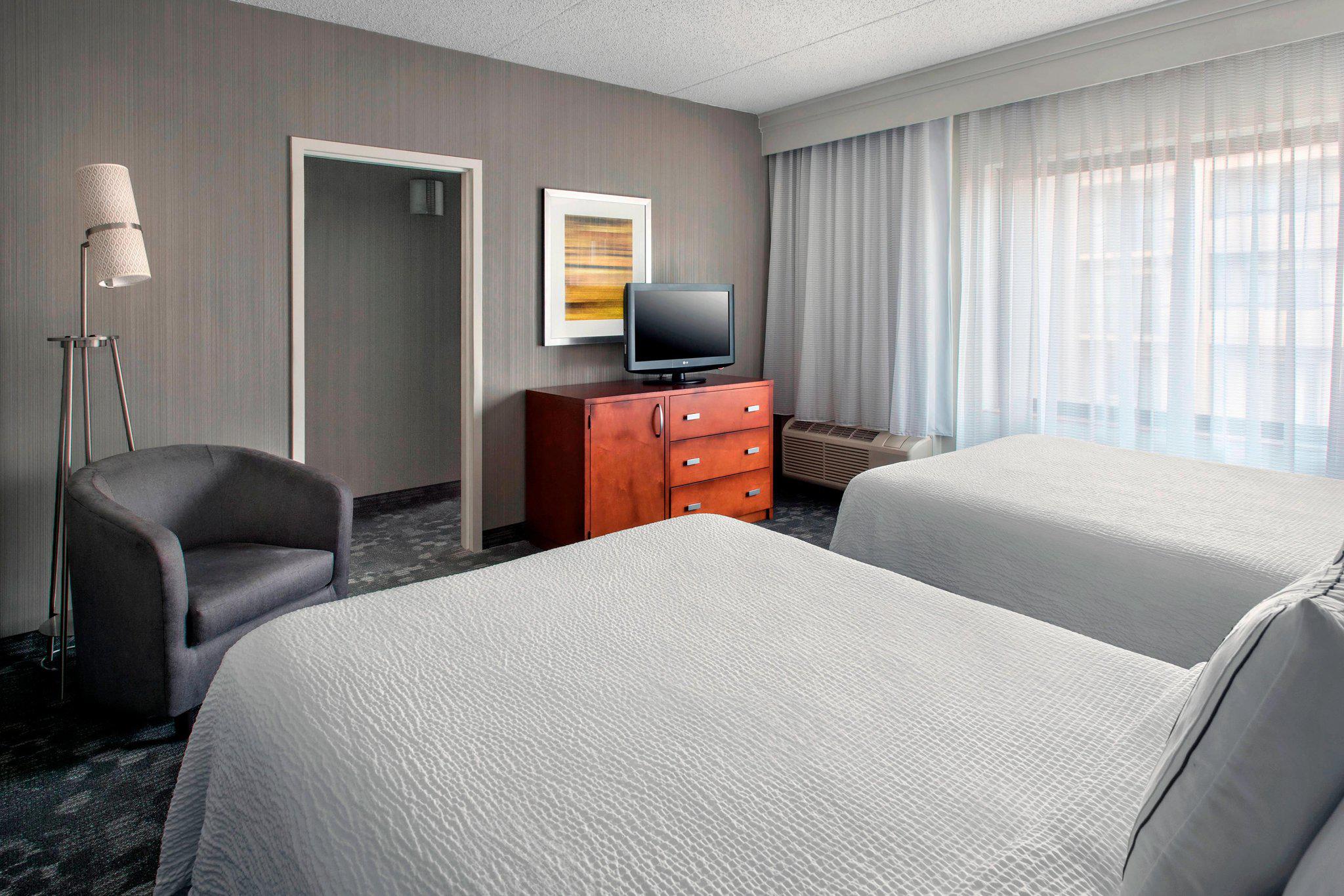 Courtyard by Marriott Newark Liberty International Airport Photo