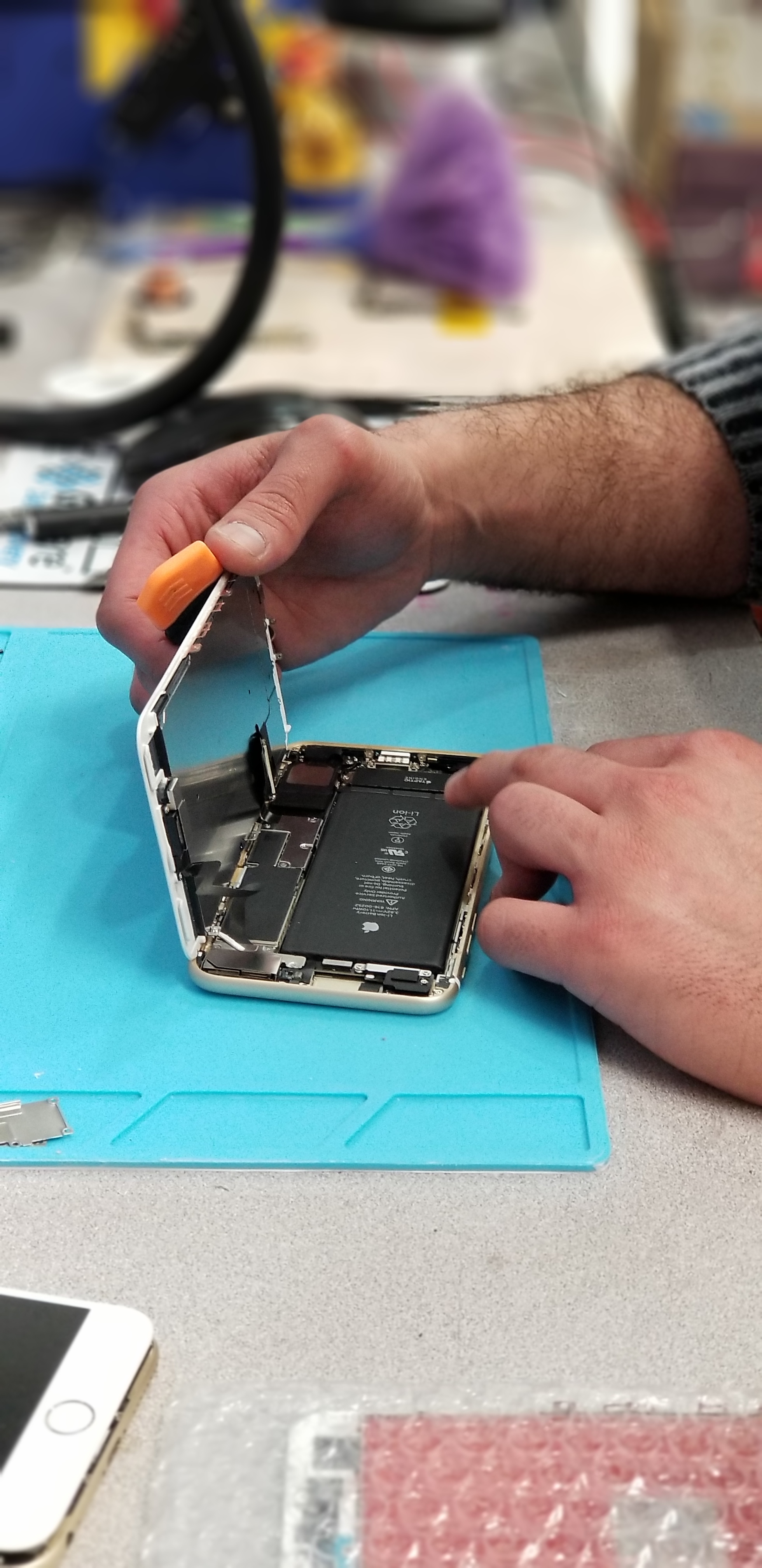 CPR Cell Phone Repair Chicago - West Peterson Photo