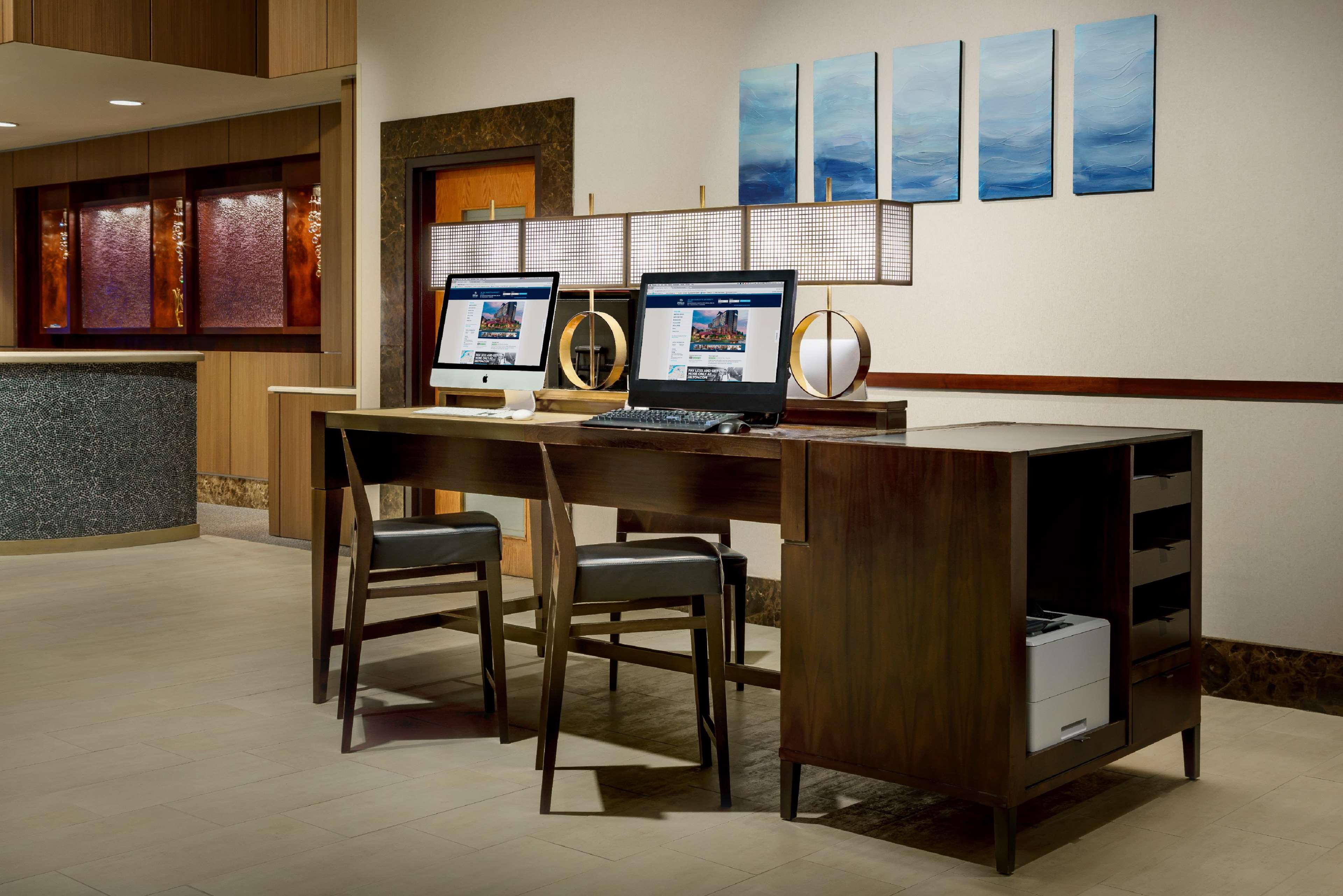 Hilton Charlotte University Place Photo