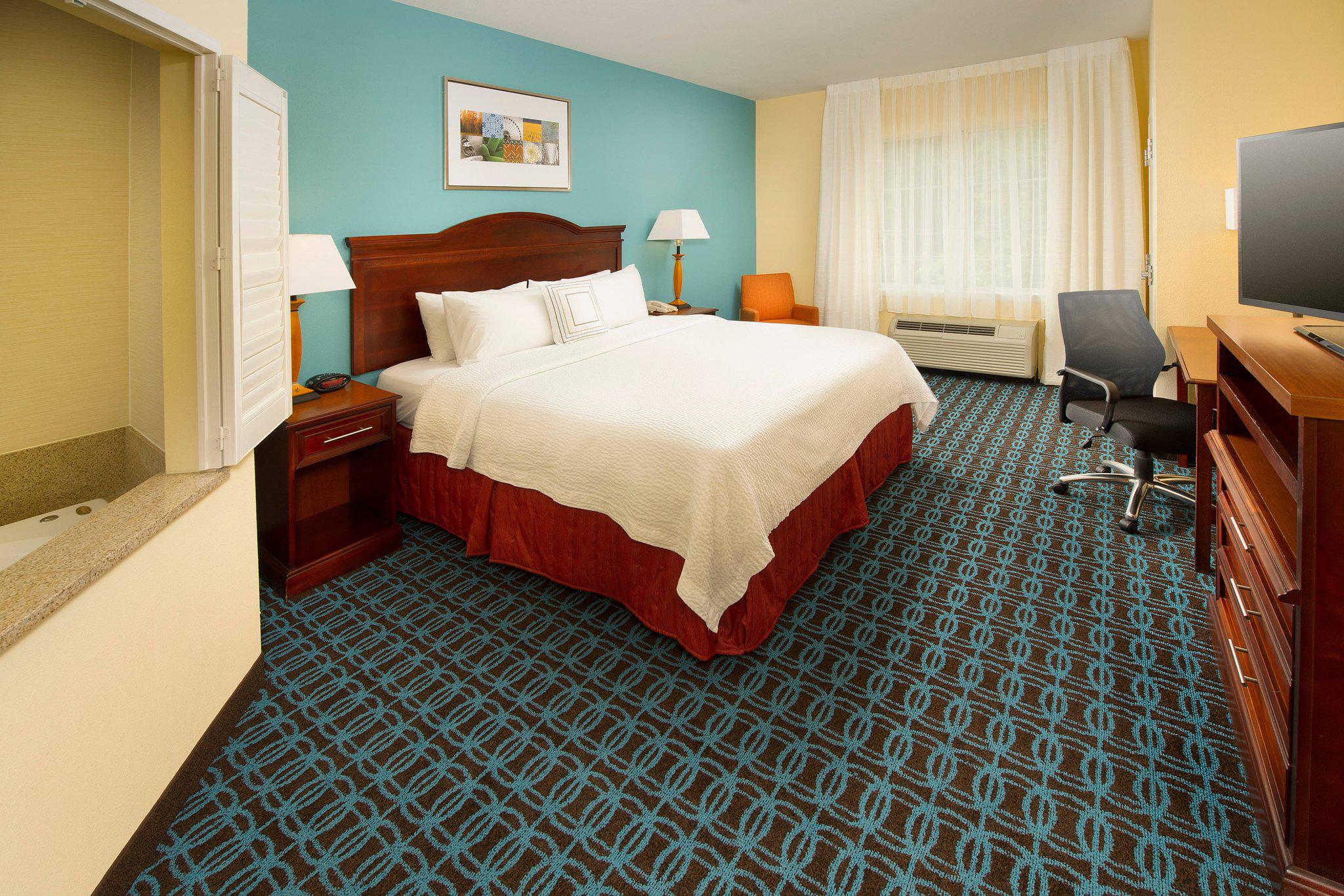 Fairfield Inn & Suites by Marriott Marshall Photo