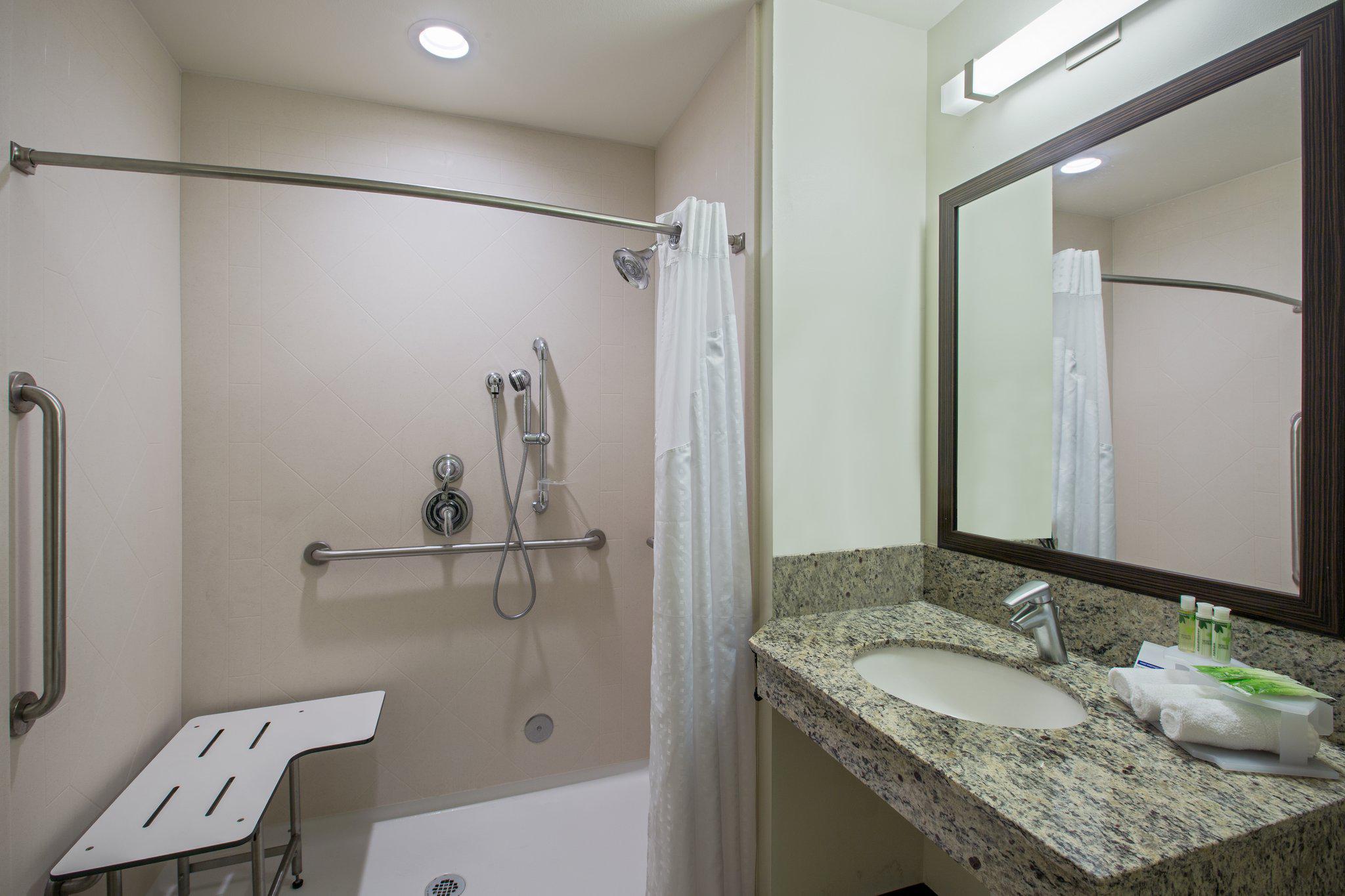 Holiday Inn Express & Suites Kailua-Kona Photo