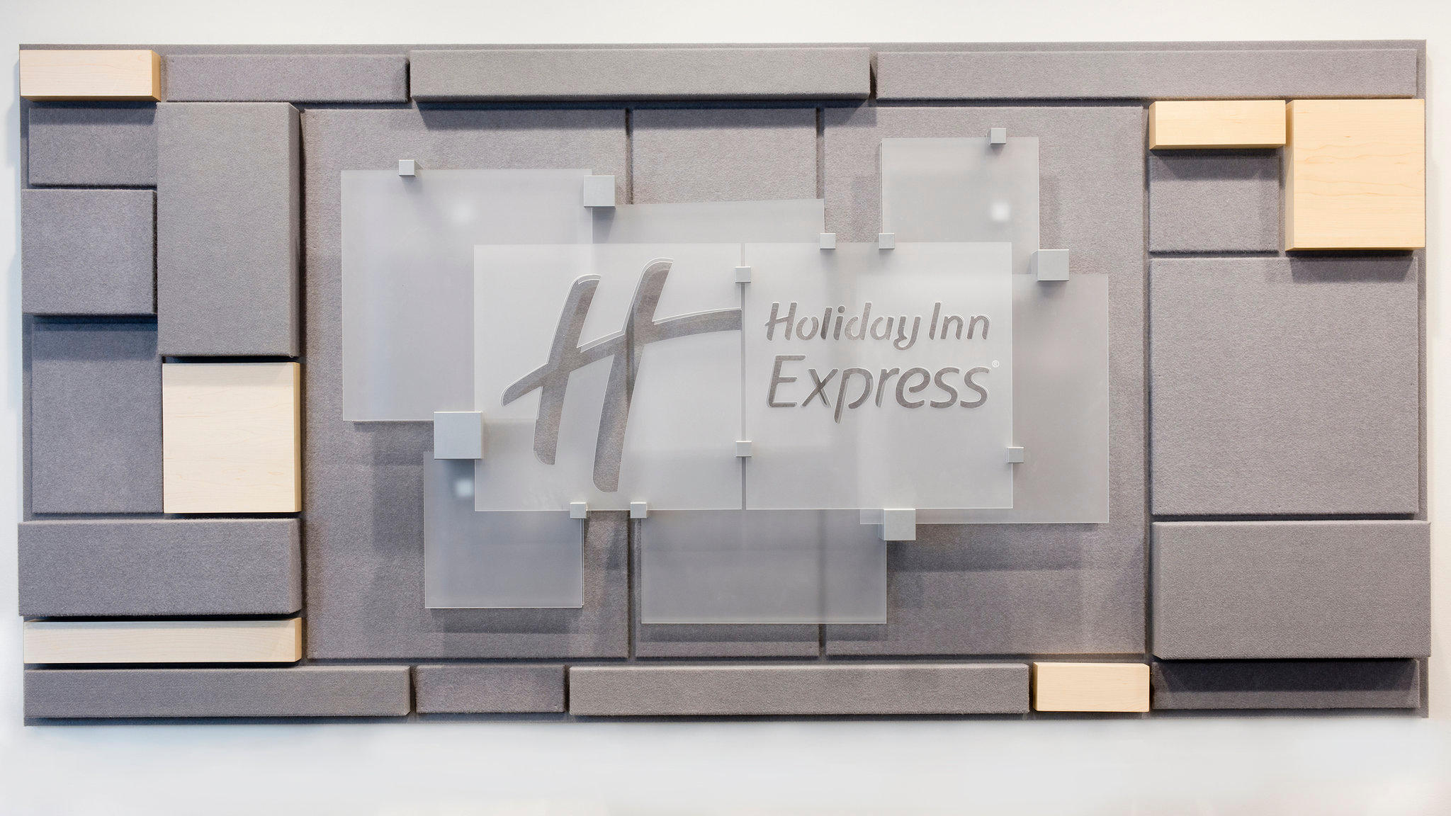 Holiday Inn Express Nashville Airport Photo