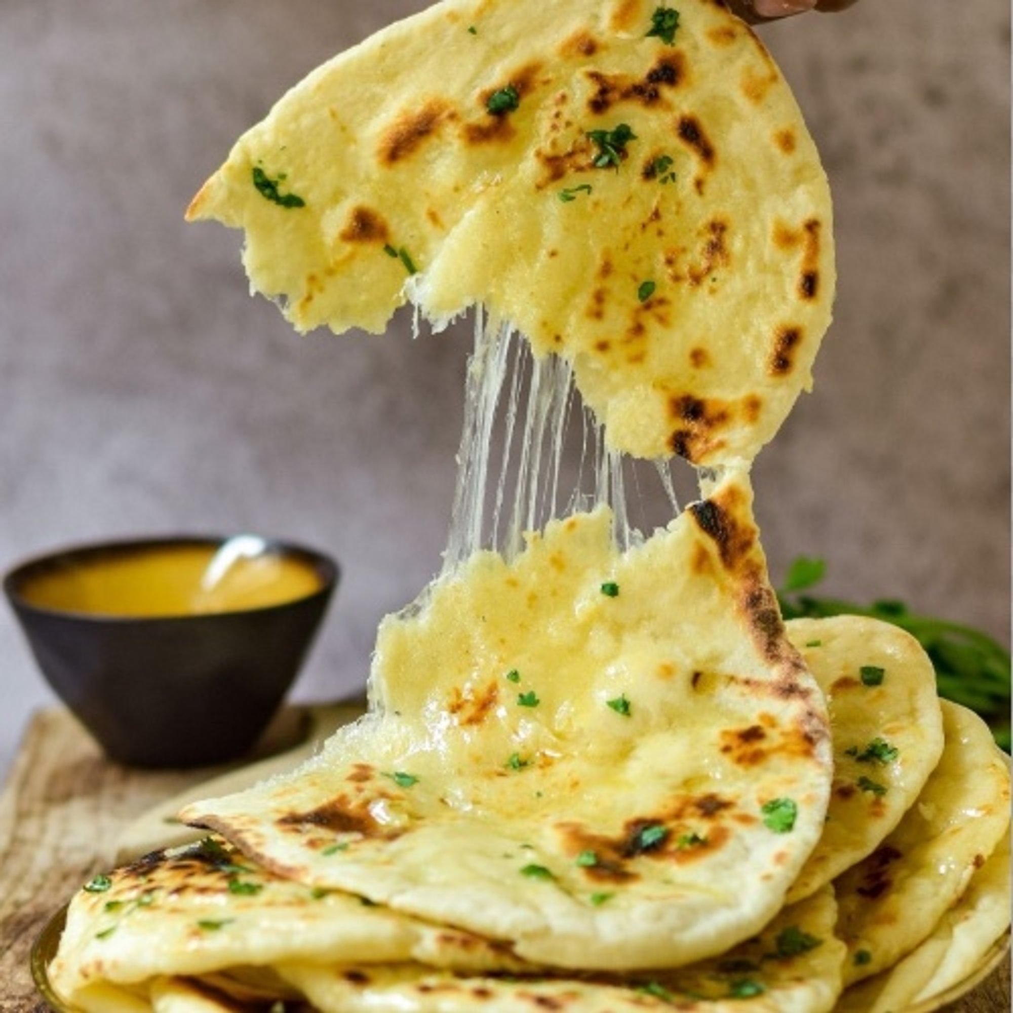 Cheese garlic naan