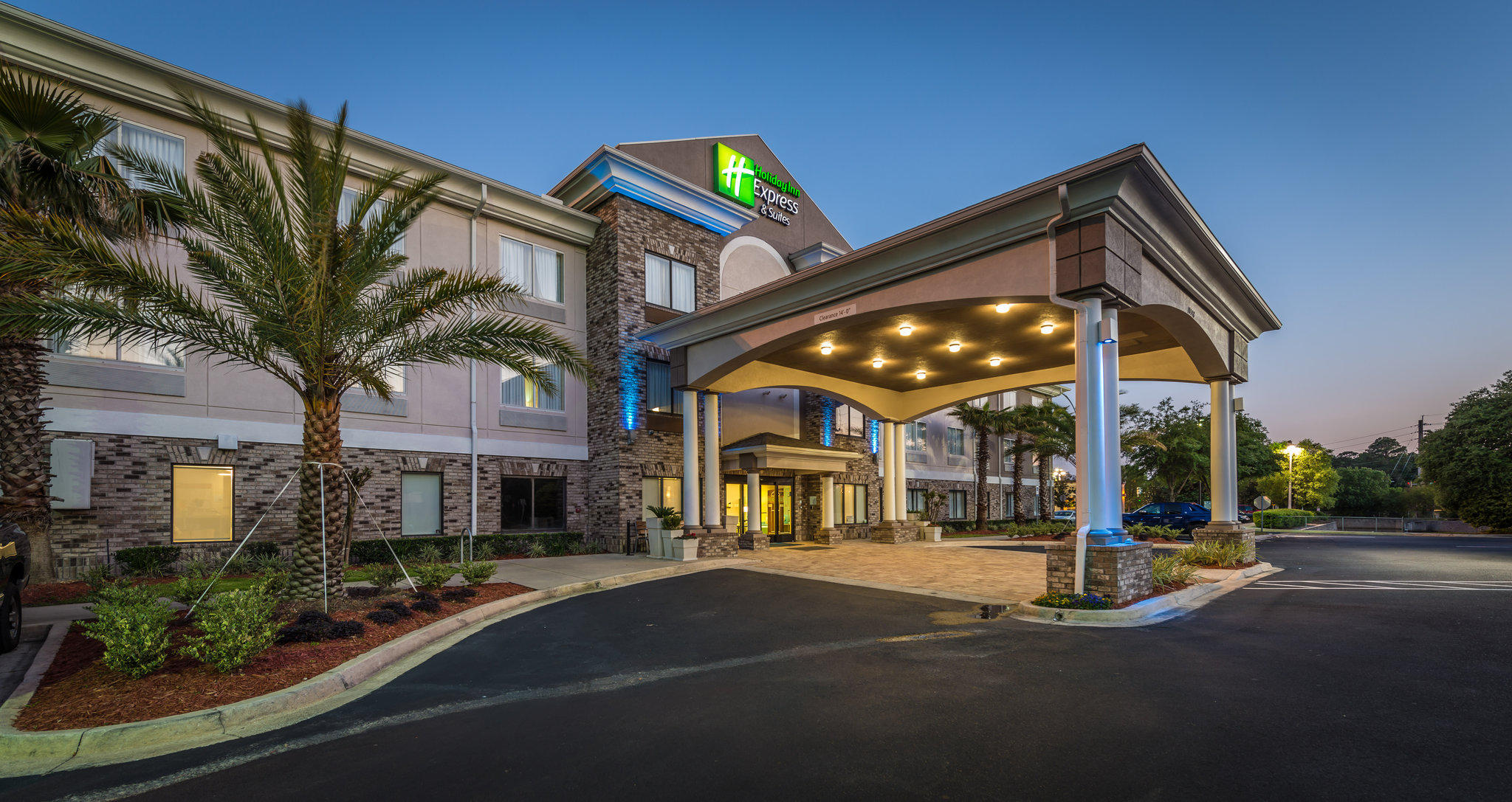 Holiday Inn Express & Suites Jacksonville - Blount Island Photo