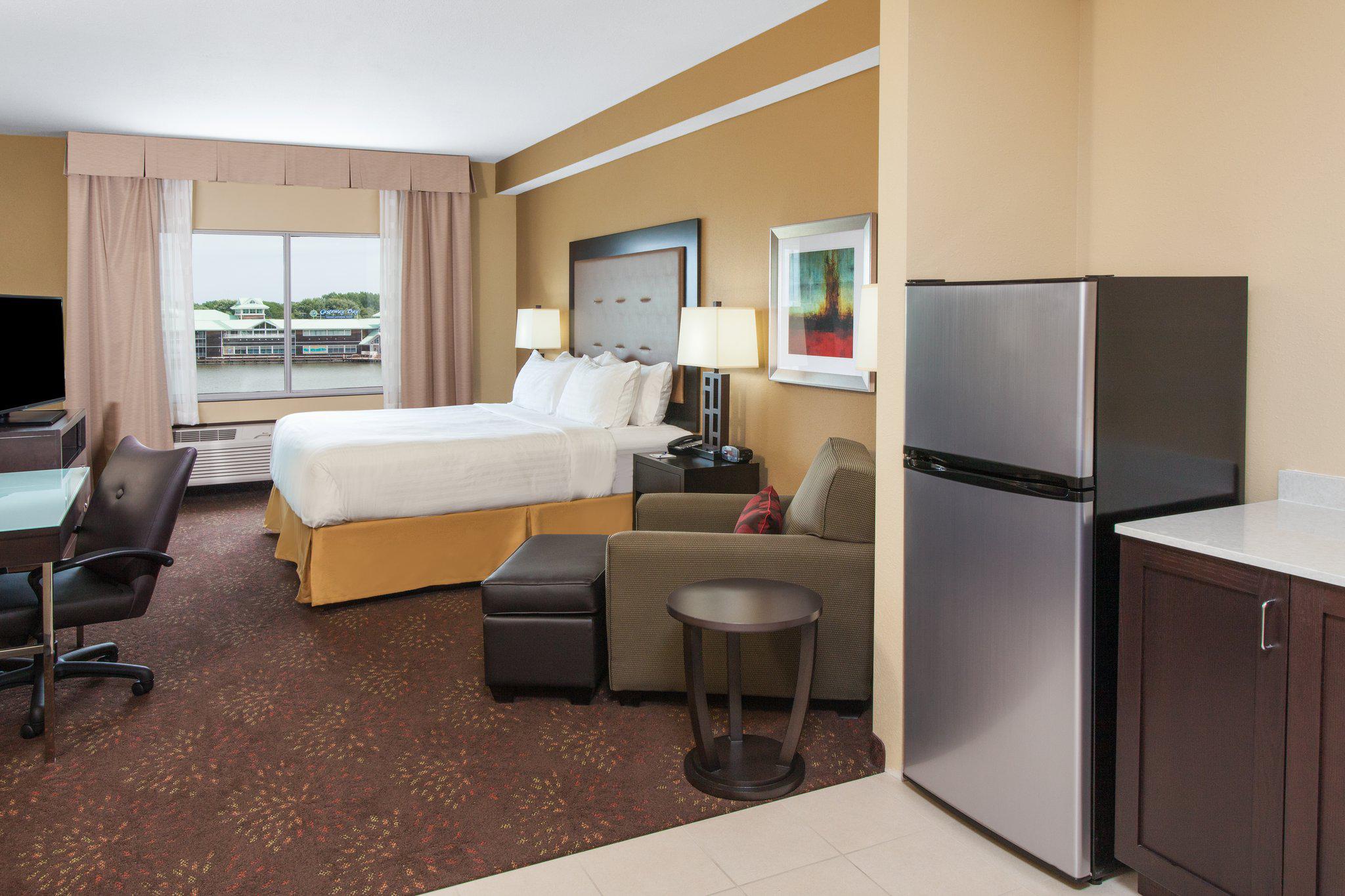 Holiday Inn Express & Suites Sandusky Photo