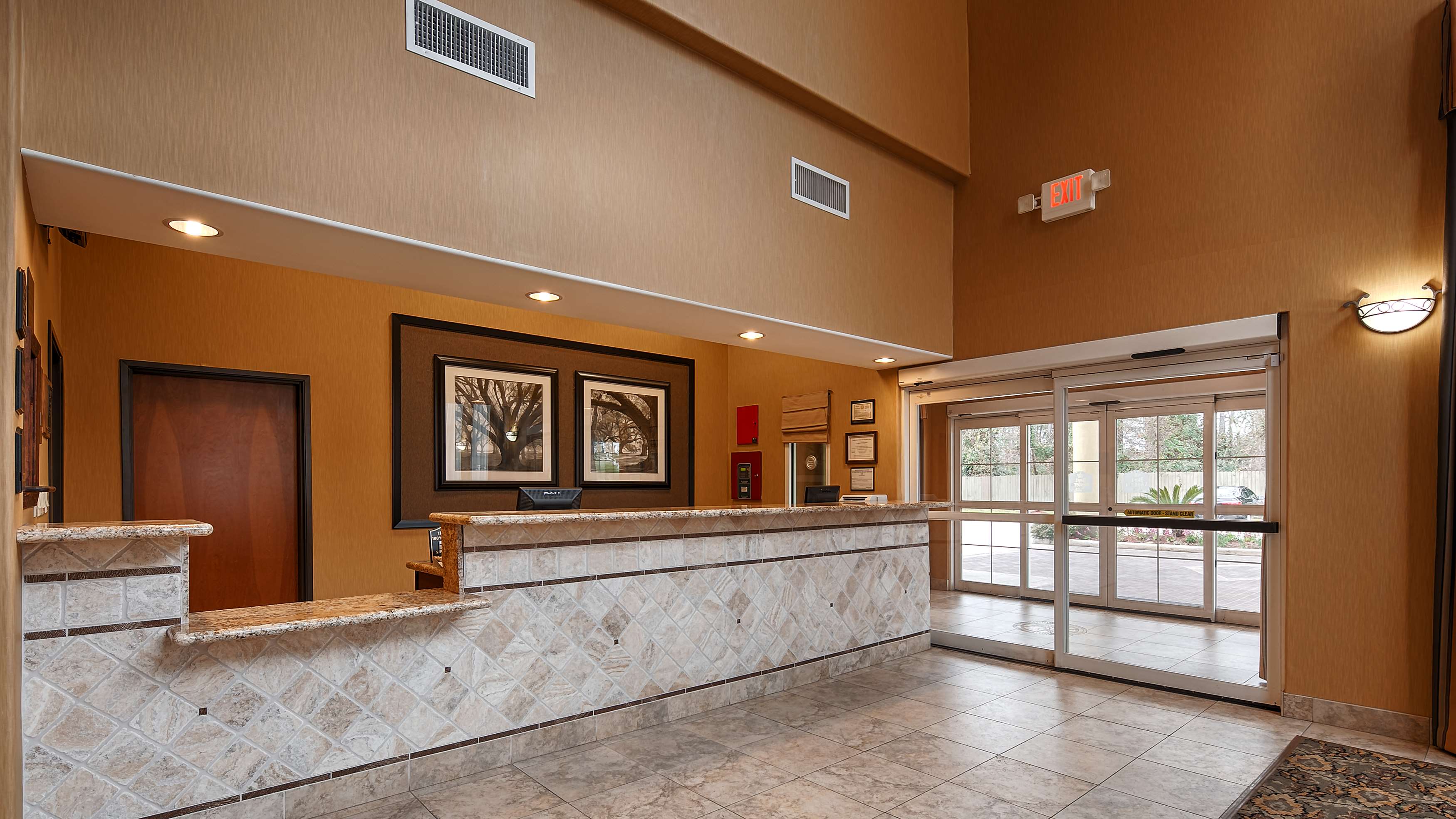 Best Western Plus New Caney Inn & Suites Photo