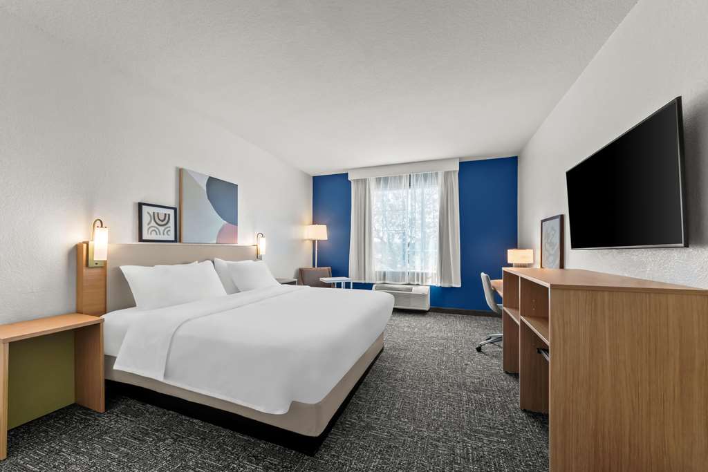 Spark by Hilton Selma Image