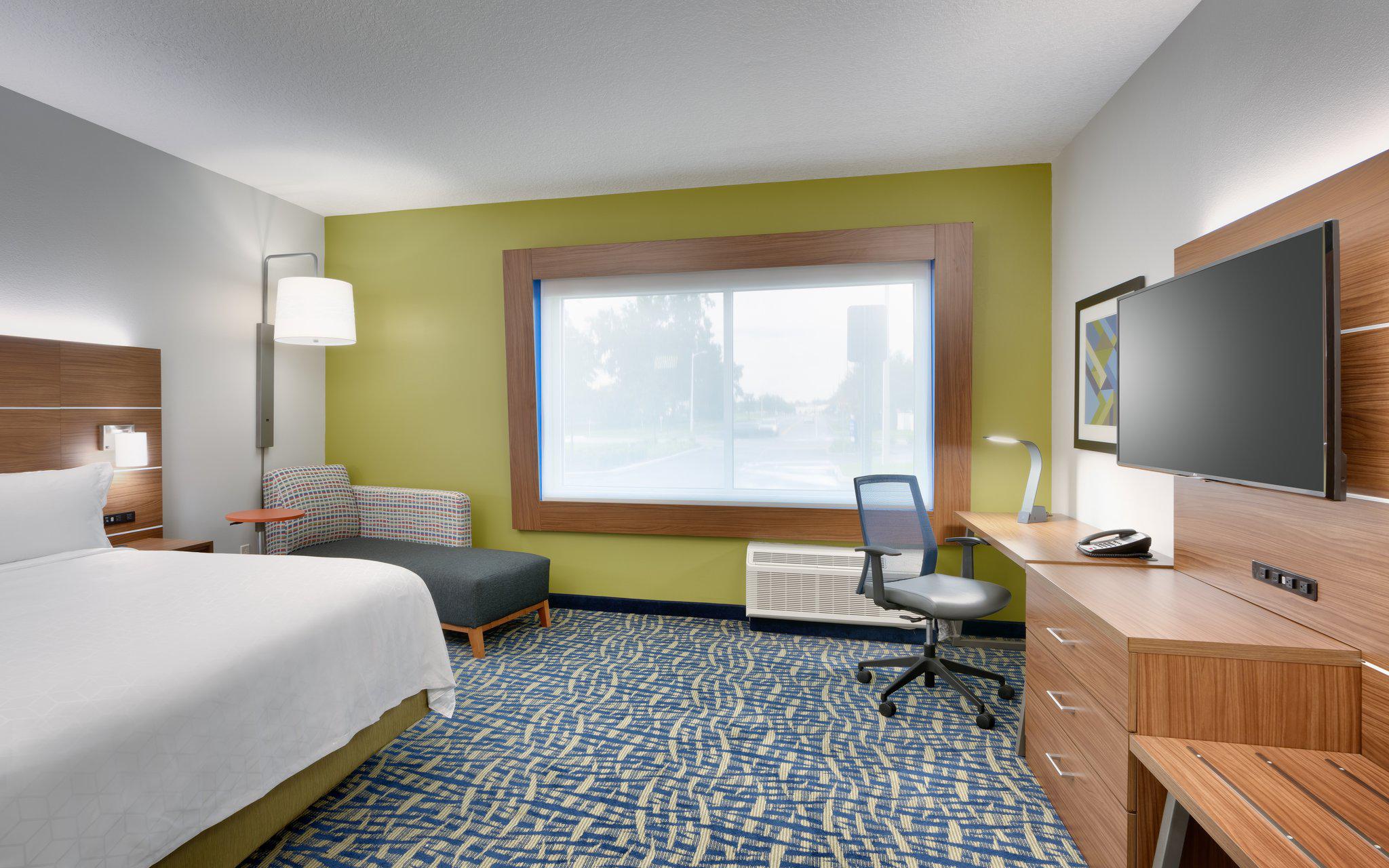 Holiday Inn Express & Suites Gainesville I-75 Photo