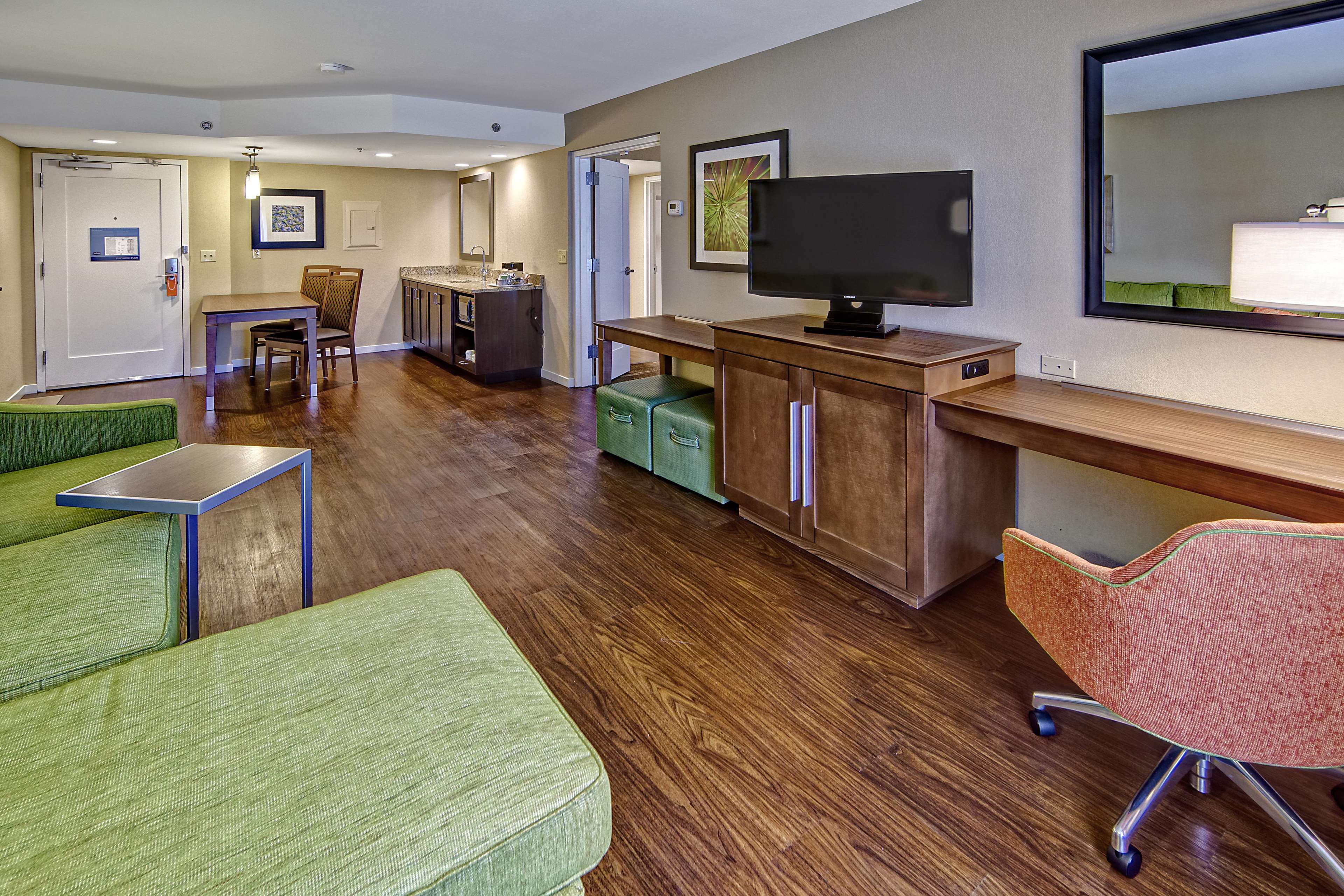 Hampton Inn & Suites Asheville-I-26 Photo