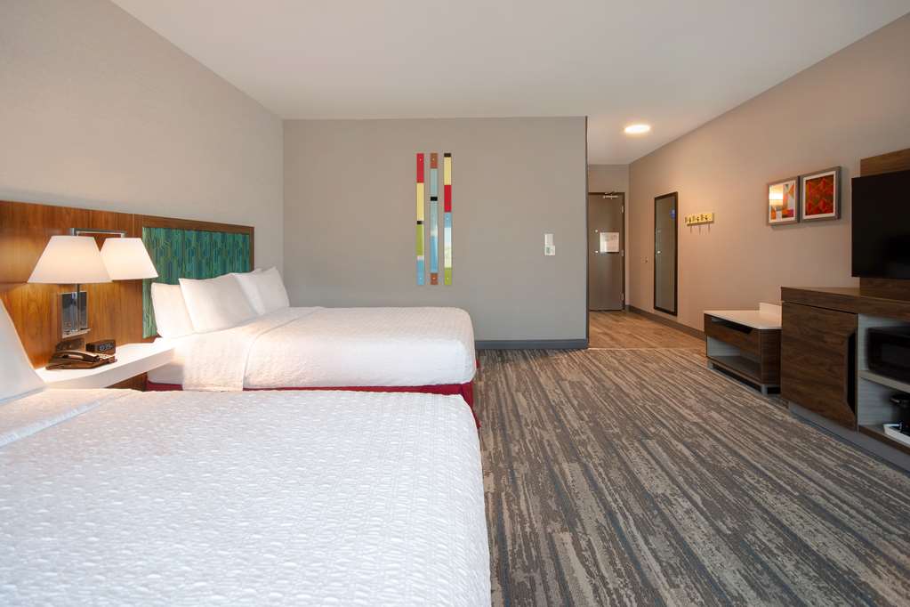 Hampton Inn & Suites Ontario Rancho Cucamonga Image