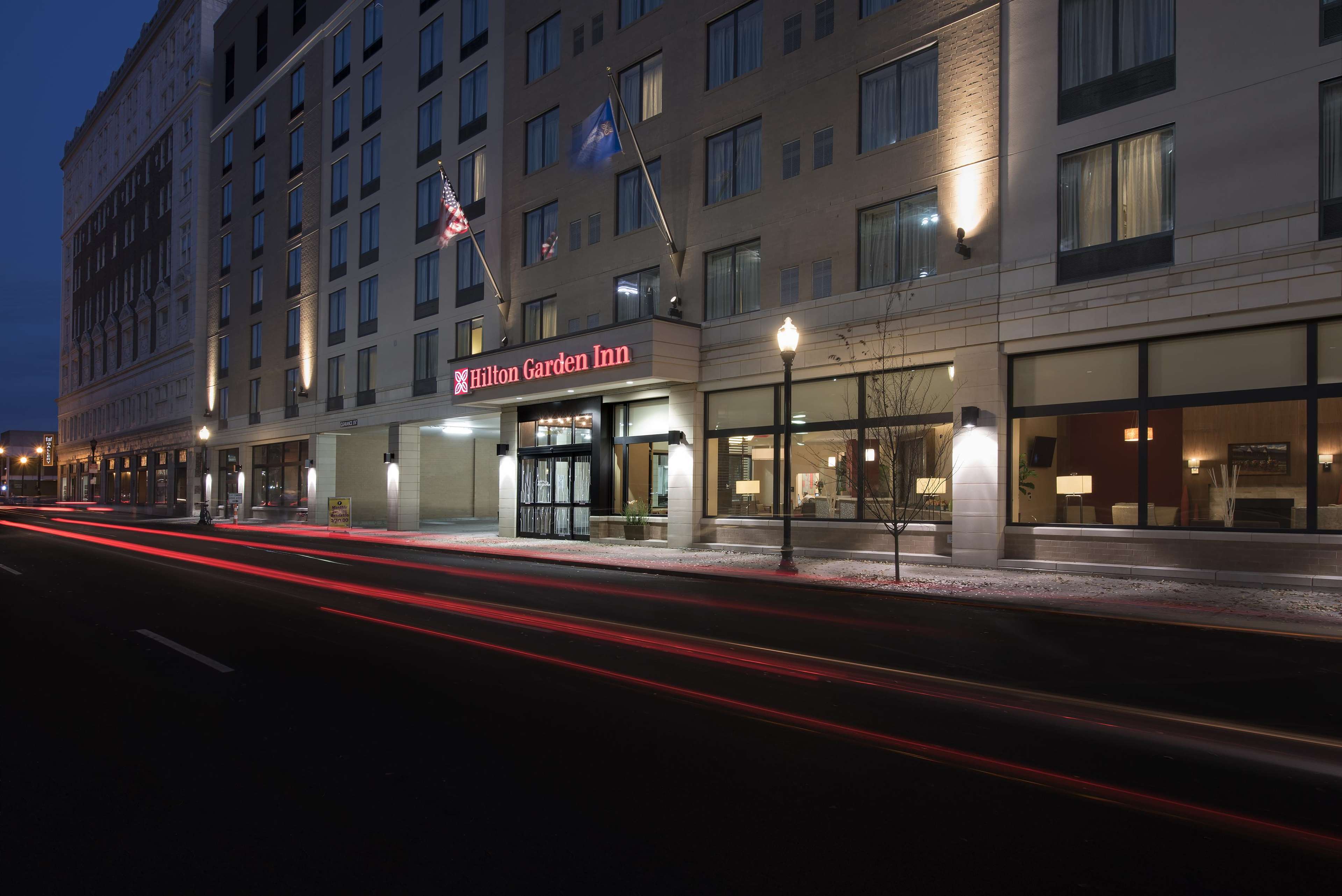 Hilton Garden Inn Louisville Downtown Photo