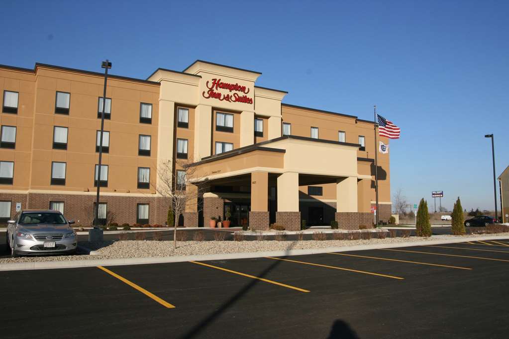 Hampton Inn &amp; Suites Peru Logo