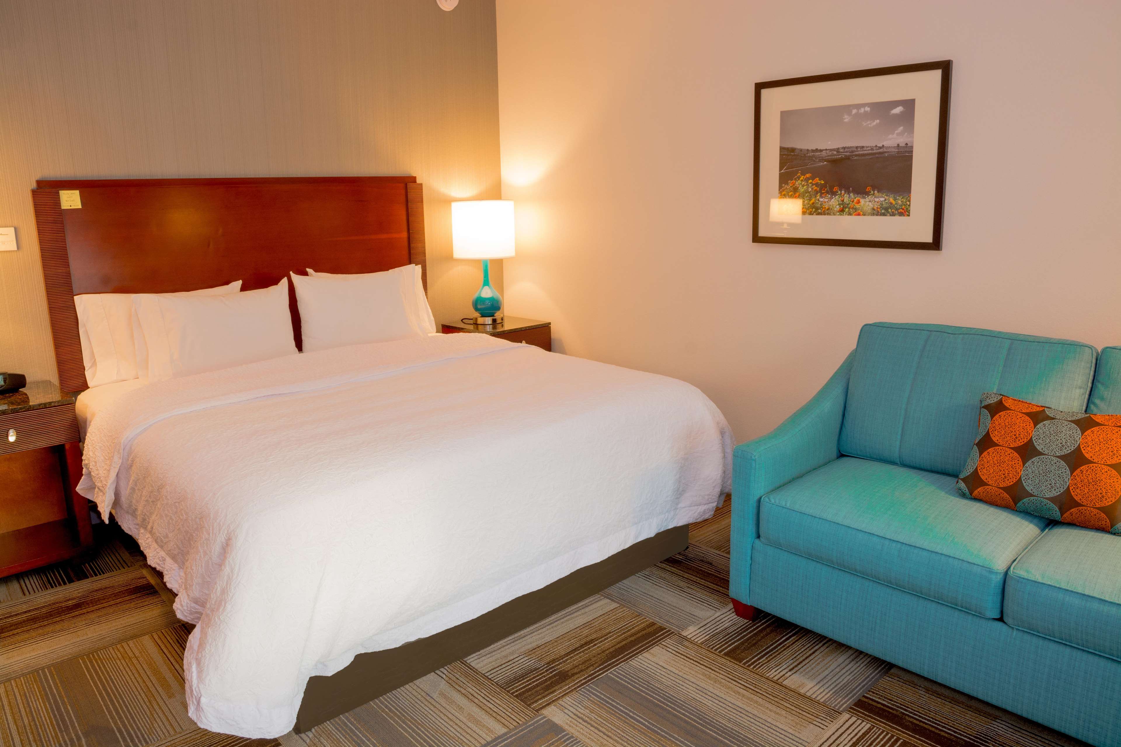 Hampton Inn & Suites Riverside/Corona East Photo