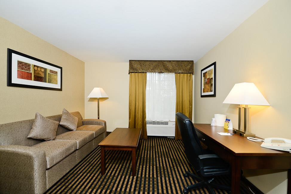 Best Western Plus Prairie Inn Photo