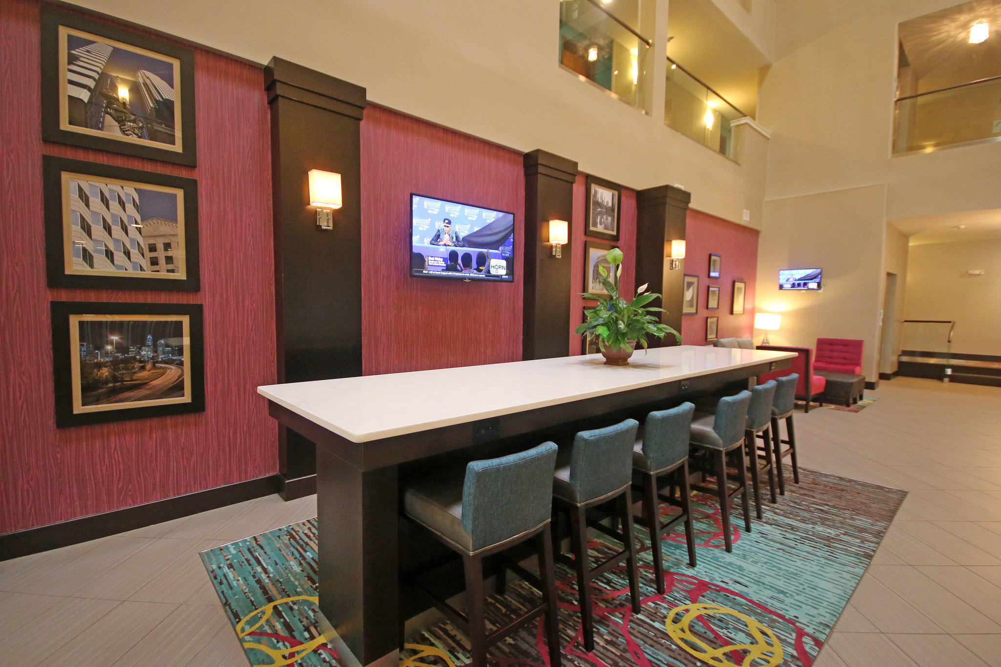 Holiday Inn Express & Suites Charlotte North Photo