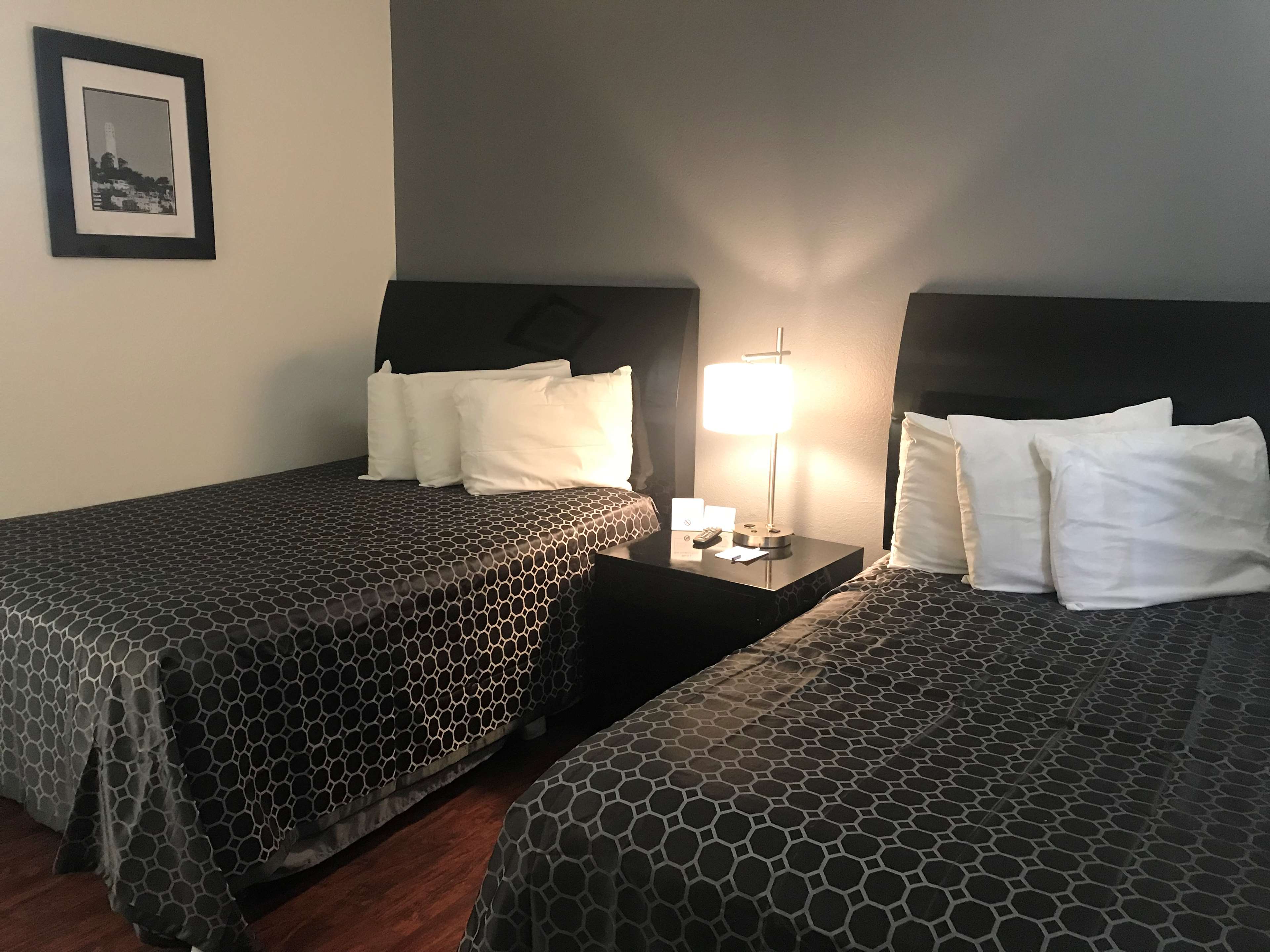 SureStay Hotel by Best Western Buttonwillow Photo