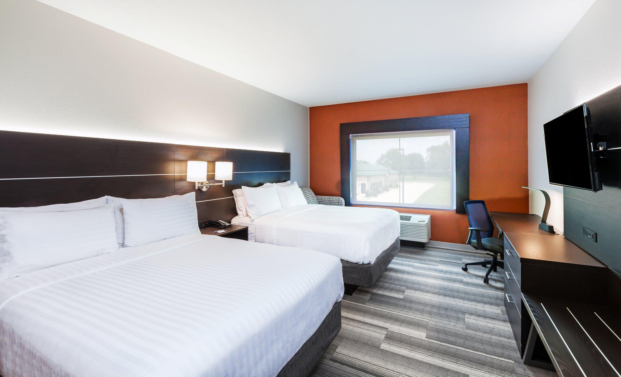 Holiday Inn Express & Suites Coffeyville Photo