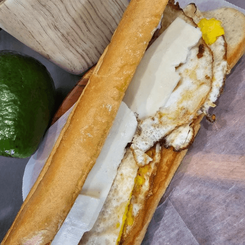 Huevo Y Queso / Egg and Cheese Sandwich