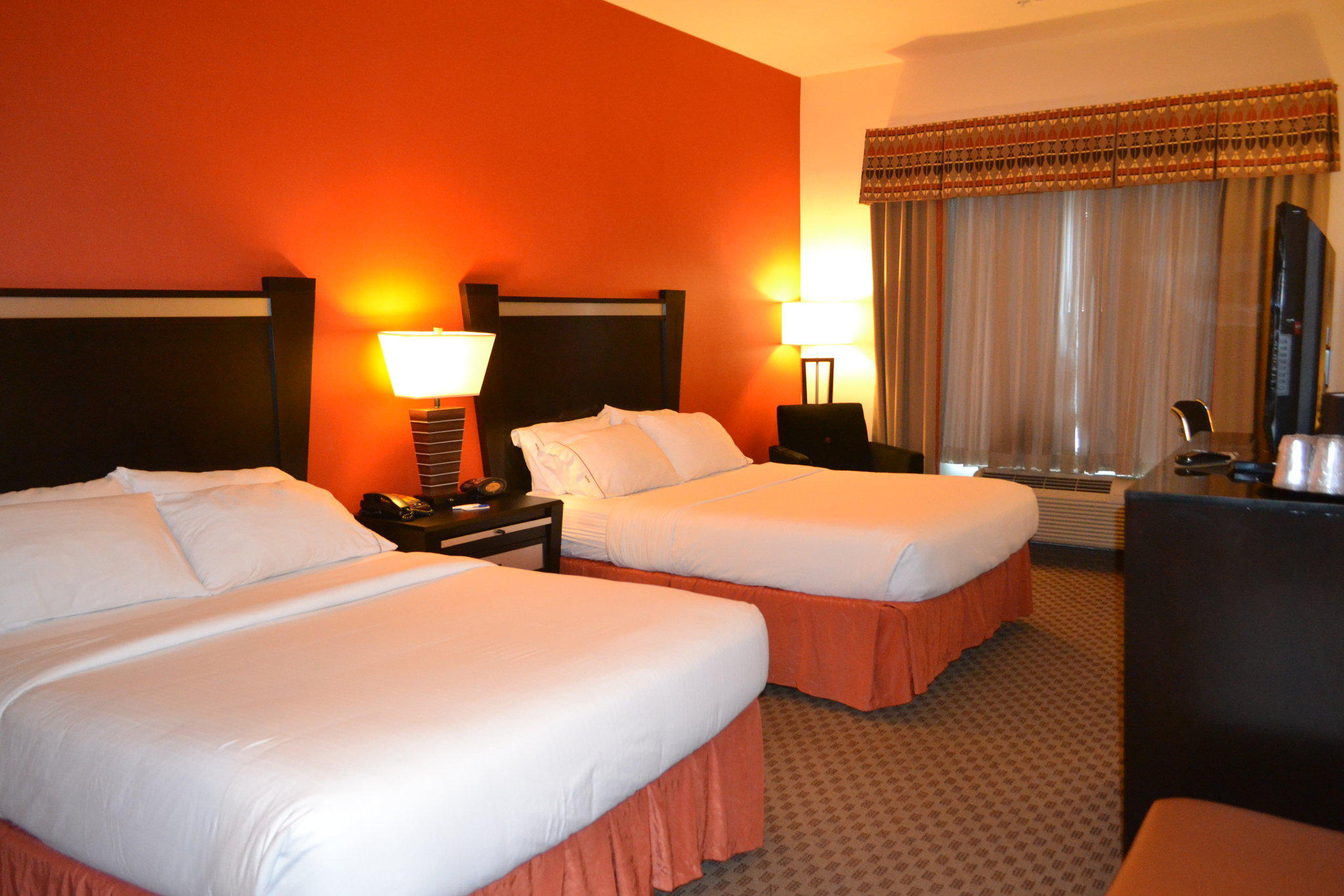 Holiday Inn Express & Suites Odessa Photo