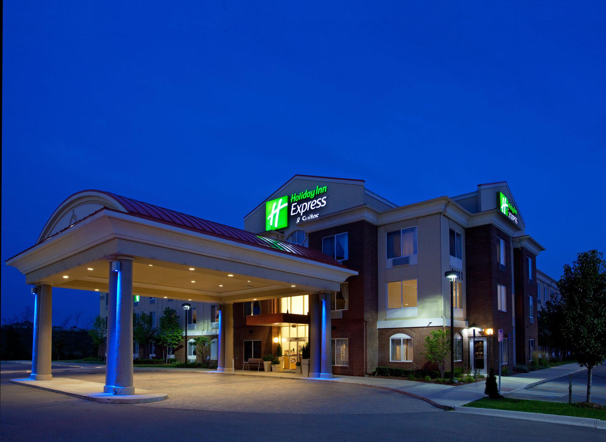 Holiday Inn Express & Suites Detroit - Farmington Hills Photo