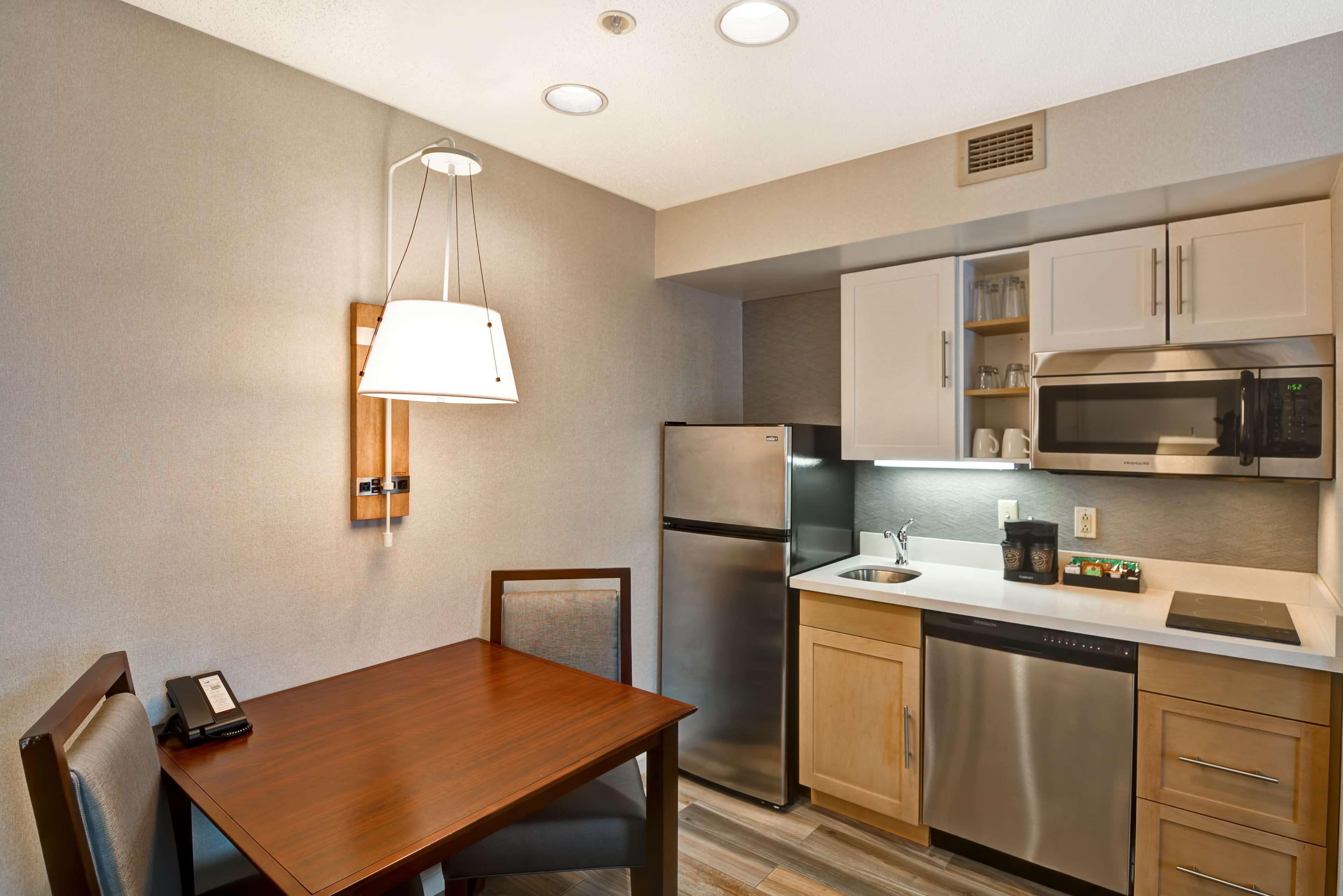 Homewood Suites by Hilton Hartford/Windsor Locks Photo