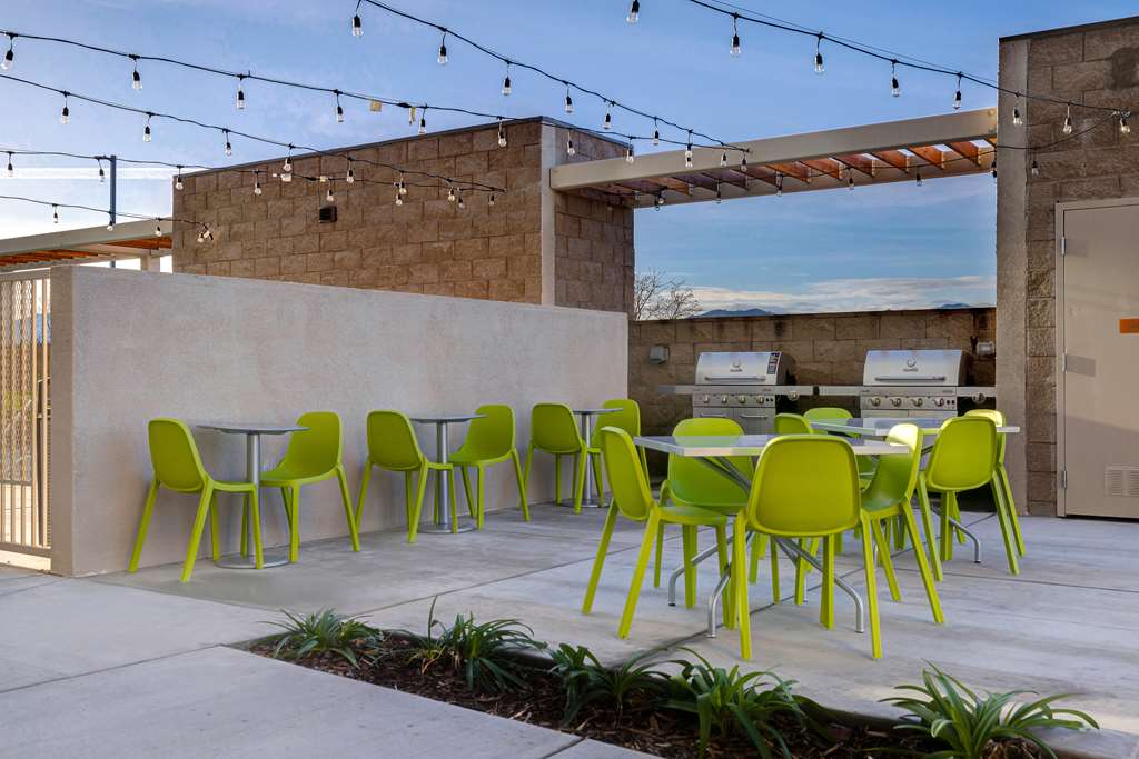 Home2 Suites by Hilton Redding Image