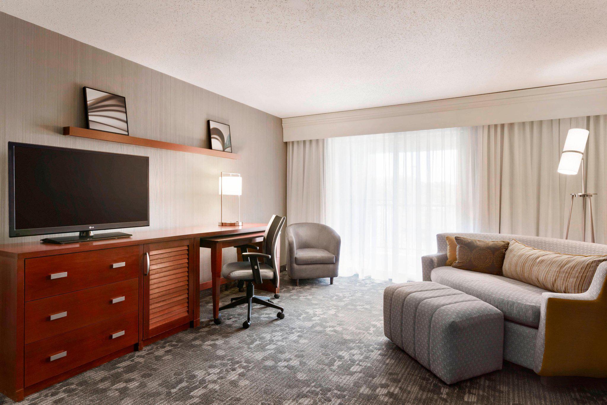 Courtyard by Marriott Bloomington Normal Photo