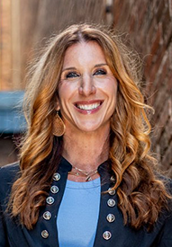 Lea Riordan headshot