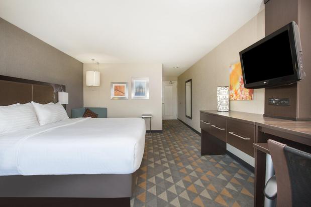 Images Holiday Inn Colorado Springs Airport by IHG