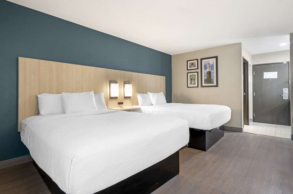 2 Queen Bed Room