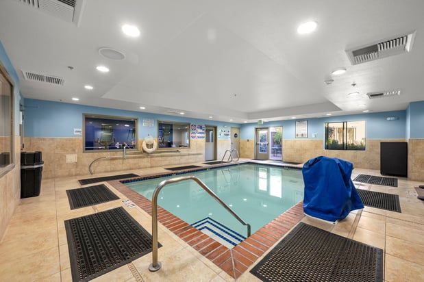 Images Holiday Inn Express & Suites Lincoln-Roseville Area by IHG