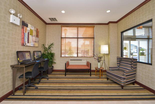 Images Holiday Inn Express LaGuardia Arpt by IHG