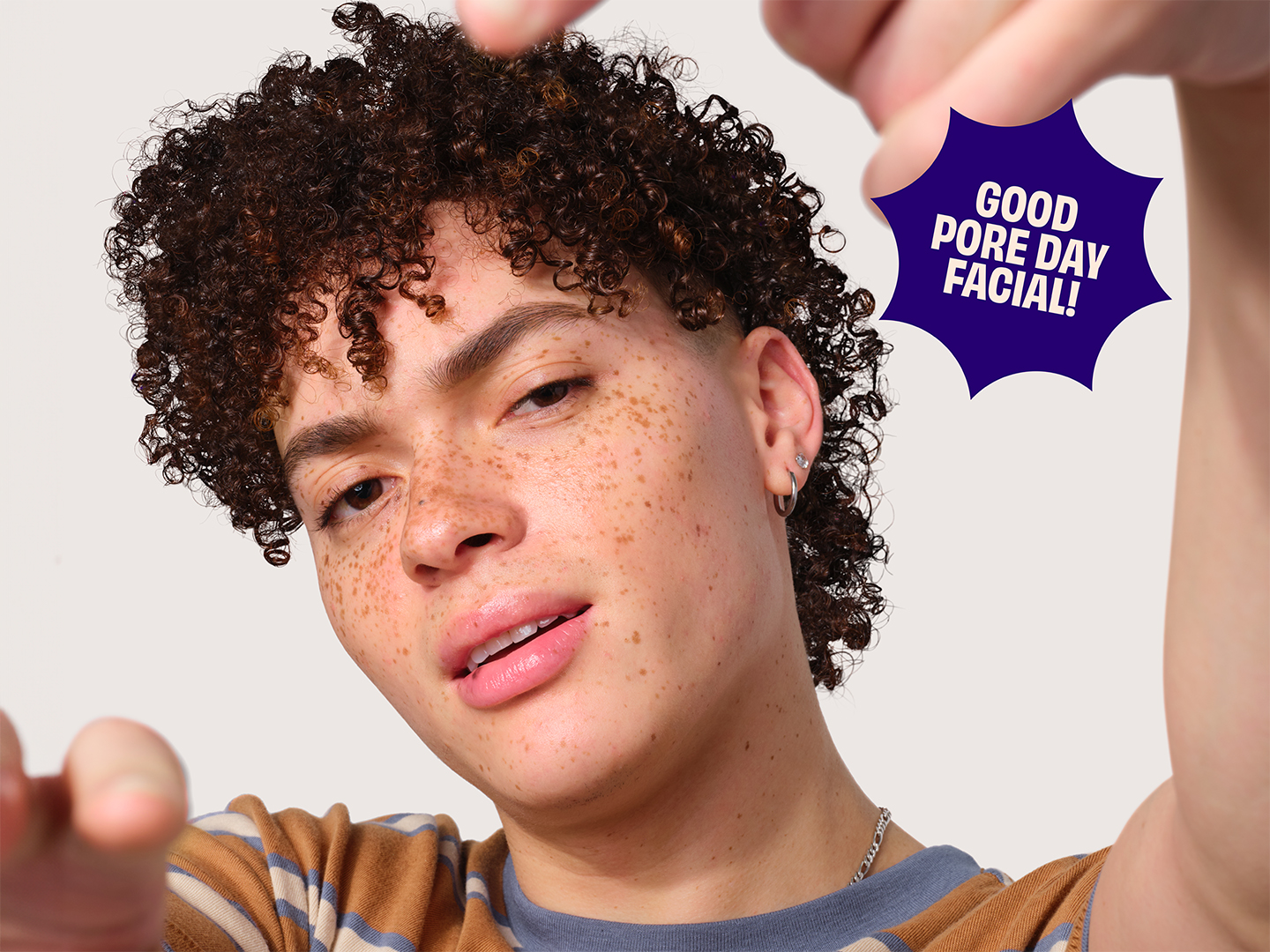 It's a good day for great pores! Get oh-so-smooth skin and smaller-looking pores that’ll turn every day into a Good Pore Day with The POREfessional Facial.