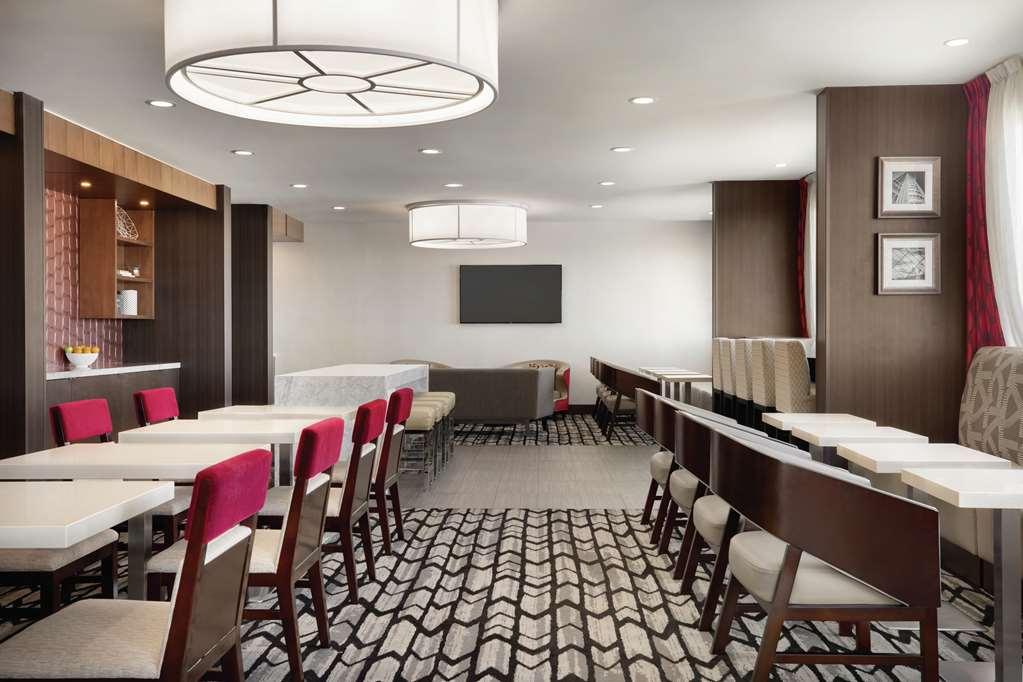 Property amenity DoubleTree by Hilton Hotel Toronto Airport West Mississauga (905)624-1144