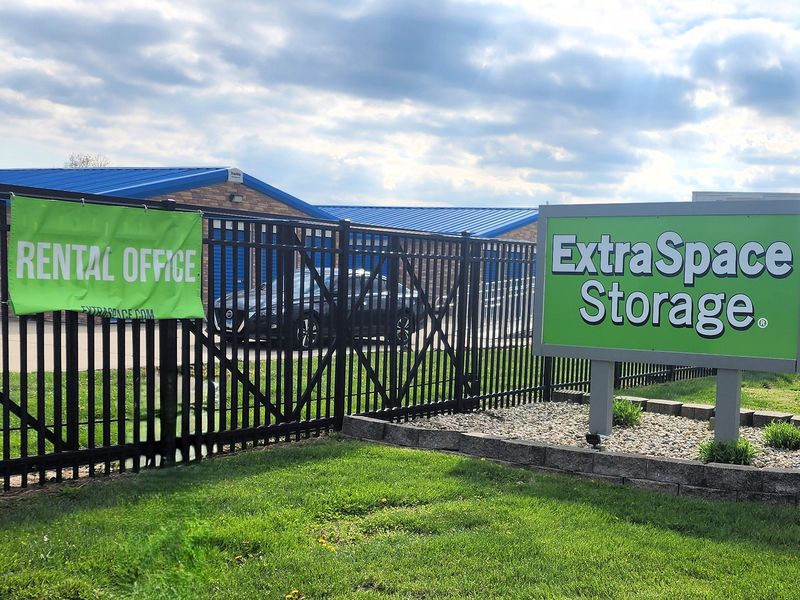 Beauty Image - Storage Express at 7708 Plummer Business Dr, Troy, IL 62294