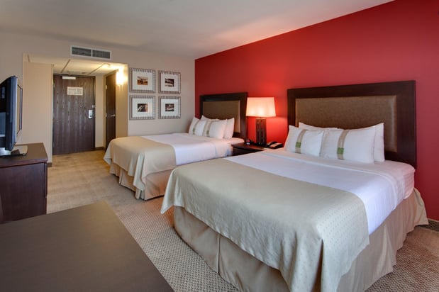 Images Holiday Inn & Suites Bakersfield by IHG