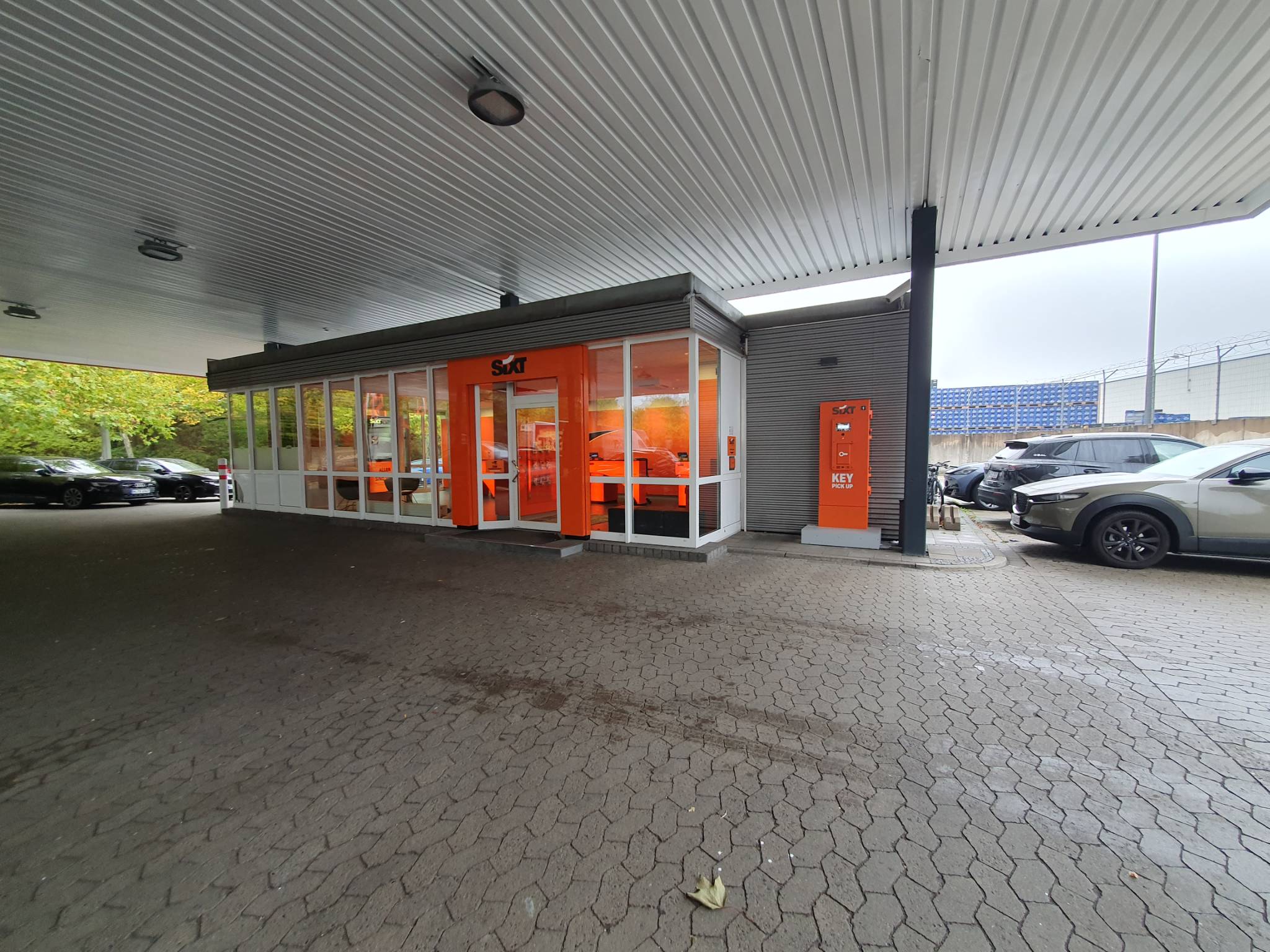SIXT Autovermietung Braunschweig Süd, Berliner Platz 1B in Braunschweig
