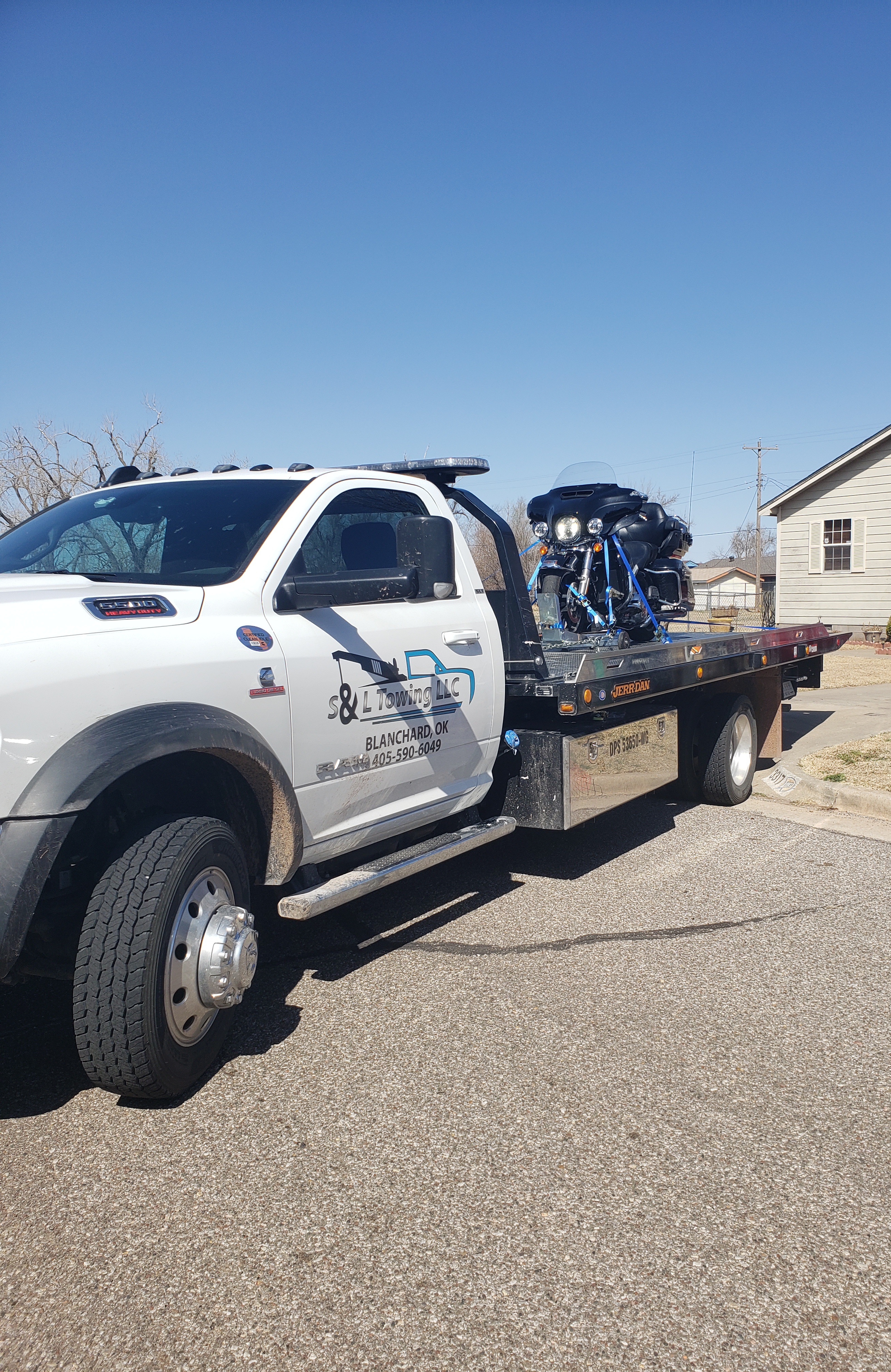 Call now for a towing service you can count on!