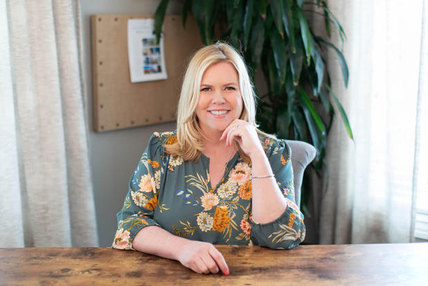 Images Holly Thompson, REALTOR | RE/MAX of Santa Clarita